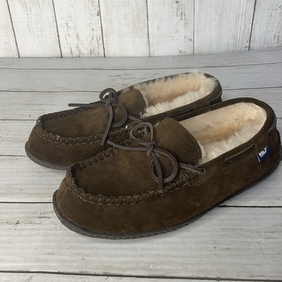NWOT Unisex Vineyard Vines Brown Sherpa Lined Suede Slipper - Picture 2 of 9